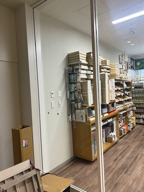 青丹堂　窓シート貼り