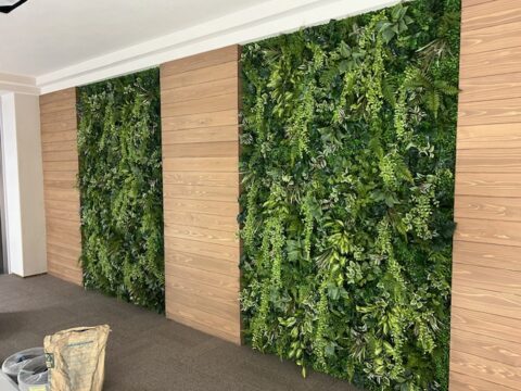 本町　不動産屋　壁面緑化・室名プレート・アクリル置台・窓シート貼り